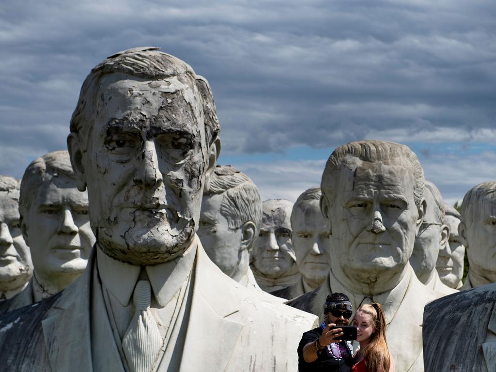 USA’s creepy tourist attraction: US president bust statues ...