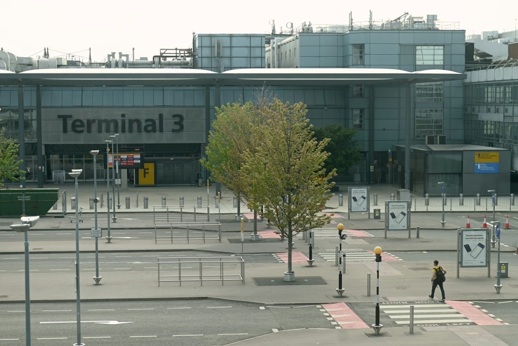 London’s Heathrow airport closed after fire causes major power cut