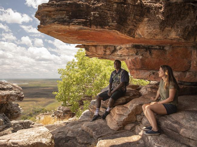 Venture into Arnhem Land and be immersed in Aboriginal culture on Venture North's 4 Day Arnhem Land and Cobourg Peninsula Tour.Guided by Venture North's first class NT guides guests travel in luxury four wheel drives and experience some of the best Aboriginal culture, scenic locations and wildlife the Top End has to offer. See more than just Kakadu. Discover Arnhem Land where you meet local Aboriginal people and see some of the oldest and most spectacular rock art in the world.