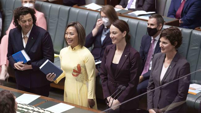 Kate Chaney being sworn in alongside fellow independents. Picture: NCA NewsWire / Gary Ramage