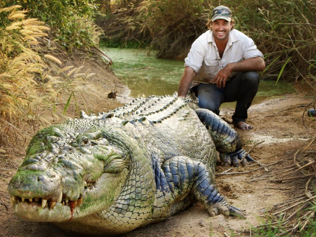 Outback Wrangler Matt Wright wrestles crocs | Daily Telegraph