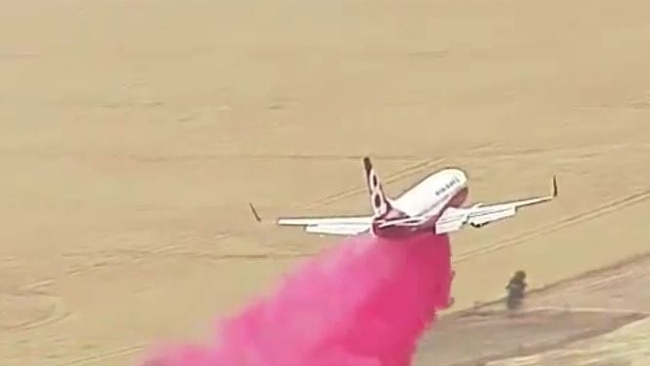 A monster Boeing air-tanker from NSW helps fight the bushfire in South Australia's Yorketown. Picture: 9News