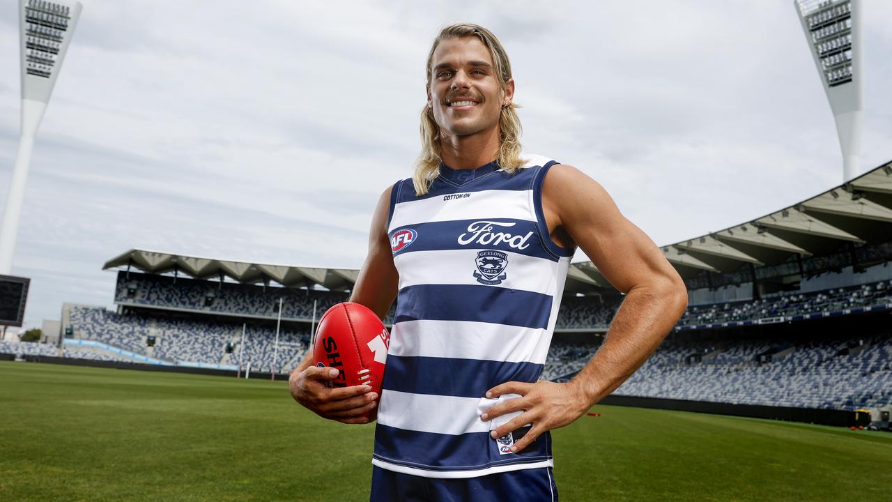 NCA. MELBOURNE, AUSTRALIA. October 17 , 2024. AFL. Bailey Smith tries on the hoops for the first time after being traded to Geelong from the Western Bulldogs . . Pic : Michael Klein