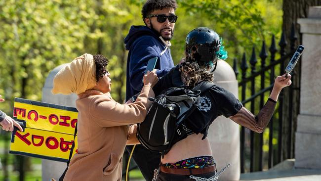 A pro-choice demonstrator (R) attacks a pro-life group member (L) from Christ Forgiveness Ministries with a bike lock outside the State House during a Pro-Choice Mother's Day Rally in Boston, Massachusetts on May 8, 2022. Multiple US organizations that support abortion rights called for nationwide protests on May 14, after a leaked draft opinion showed the US Supreme Court was poised to overturn its landmark Roe v. Wade decision. (hoto by JOSEPH PREZIOSO / AFP