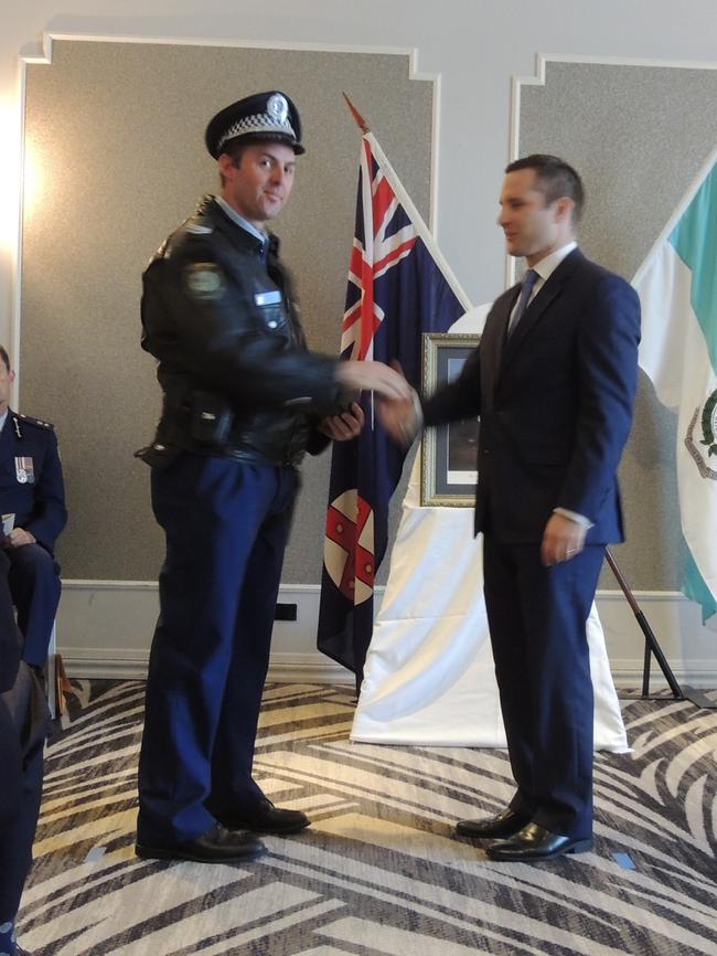 Sgt Evan Davis receives his National Police Medal from Mitchell Federal Liberal MP Alex Hawke.