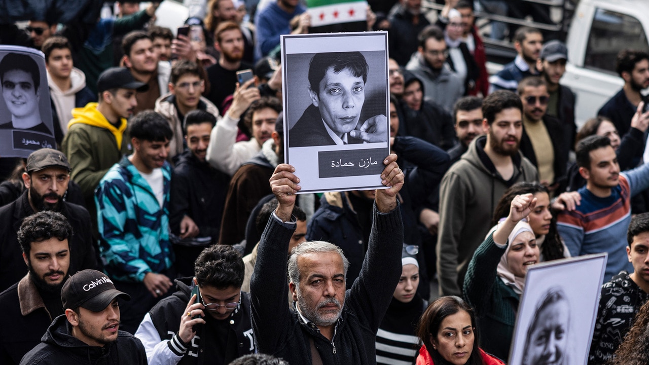 Hundreds march at Mazen al-Hamada’s funeral in Damascus