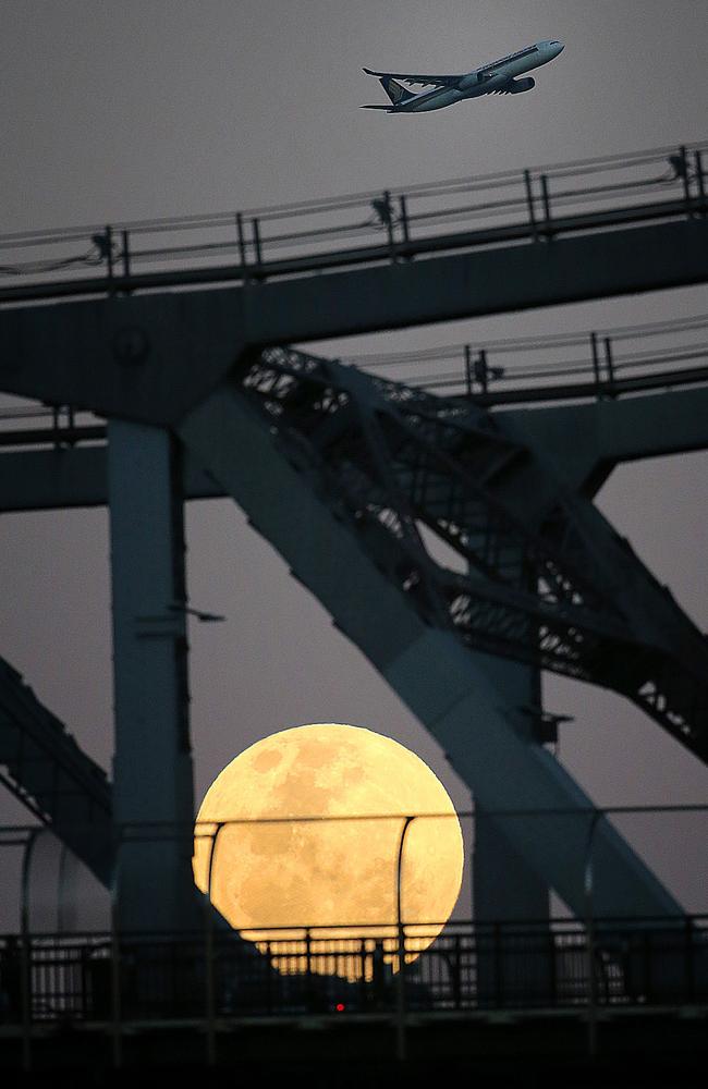 Supermoon rises over Brisbane on Monday 14 November, 2016. Picture: News Corp Australia