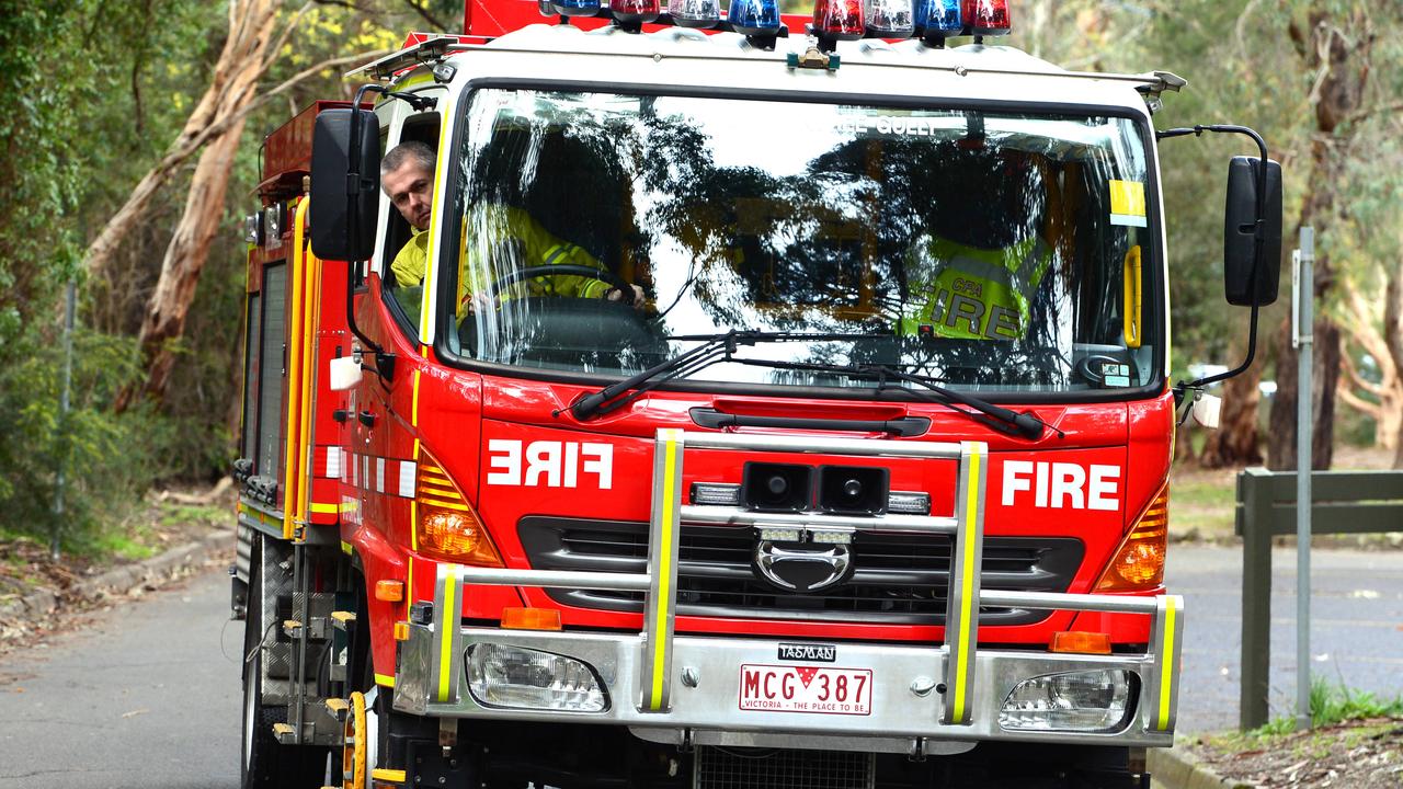 Man dies in house fire despite neighbours’ rescue efforts