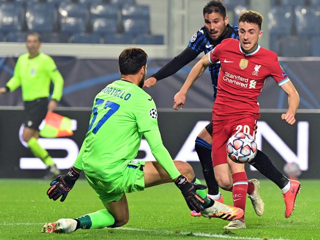 Liverpool's Portuguese striker Diogo Jota (R) scores a goal despite Atalanta's Italian goalkeeper Marco Sportiello (L) during the UEFA Champions league football match Atalanta Bergamo vs Liverpool, on November 3, 2020 at the Atalanta stadium in Bergamo. (Photo by MIGUEL MEDINA / AFP)