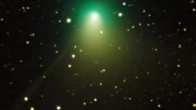 Australians will get a chance to catch a rare glimpse of ‘the green comet’ this week as it makes its closest approach to Earth in 50,000 years. The comet is a stunning green colour. Picture: Eliot Herman/EarthSky