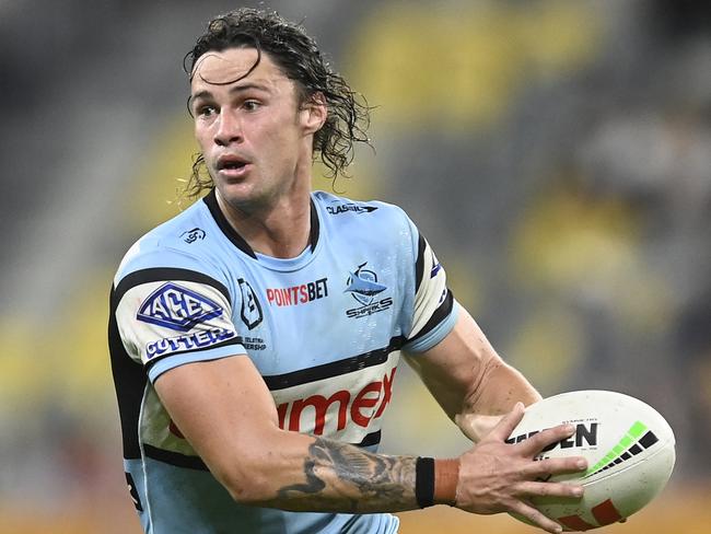 TOWNSVILLE, AUSTRALIA - AUGUST 17: Nicho Hynes of the Sharks runs the ball during the round 25 NRL match between North Queensland Cowboys and Cronulla Sharks at Qld Country Bank Stadium on August 17, 2023 in Townsville, Australia. (Photo by Ian Hitchcock/Getty Images)