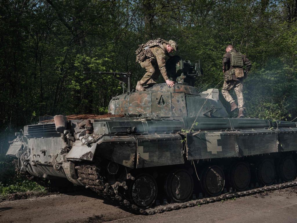 Ukrainian soldiers prepare a tank on a road near Slovyansk, eastern Ukraine, with the US and allies pledging more help. Picture: AFP