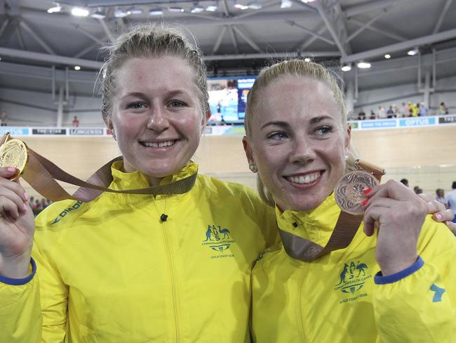 Stephanie Morton (L) poses with Kaarle McCulloch.