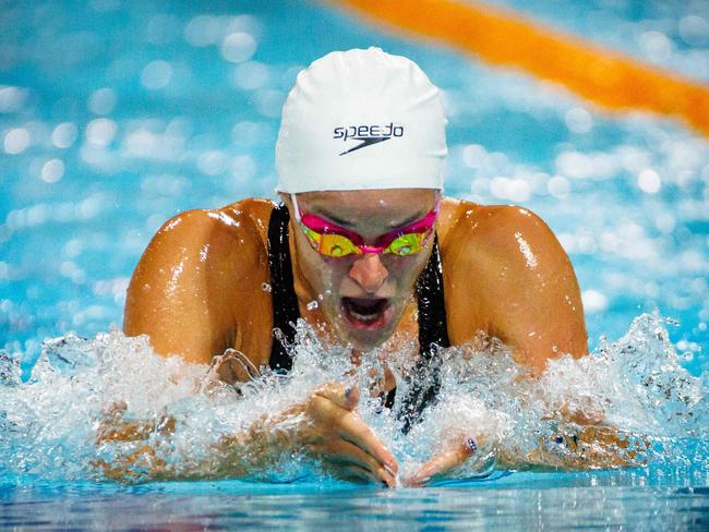 Aussie Olympic powerhouse Kaylee McKeown has just sent a warning shot ahead of Paris, shattering a record that had stood since 2009 at the Australian championships.