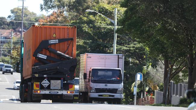 Trucks on Stoney Creek Rd at Bexley.