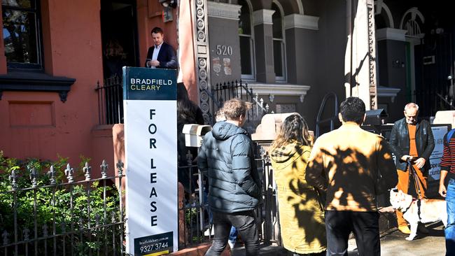 Demand in the rental market has seen prices for apartments surge over the June quarter narrowing the gap between the cost to rent a house and a unit. Picture: NewsWire / Jeremy Piper