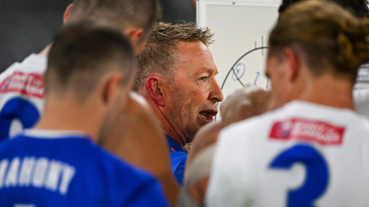 David Noble addresses their players at quarter time during the 2022 AFL Round 08 match between the Fremantle Dockers and the North Melbourne Kangaroos.