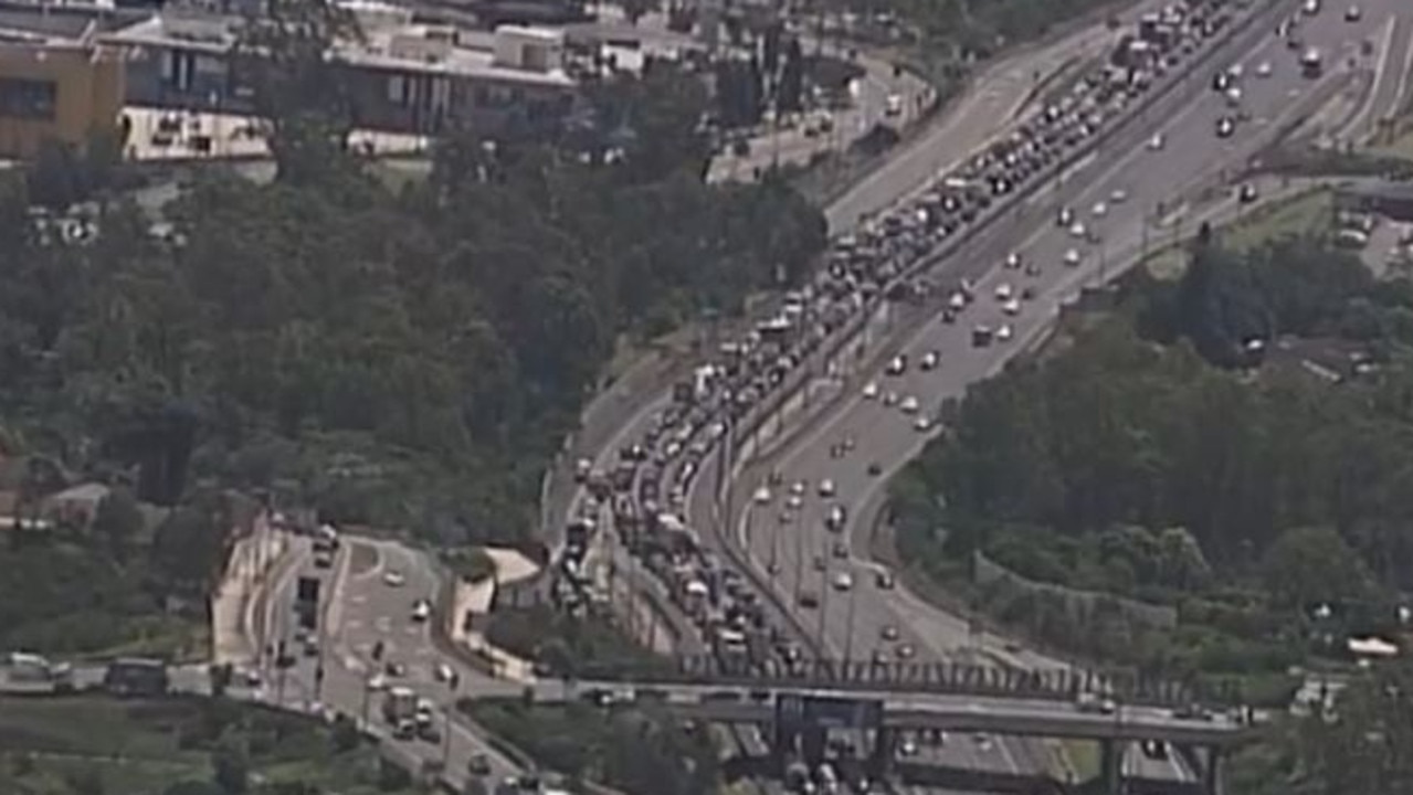 Pacific Motorway Traffic: 40-minute Delays After Multi-vehicle Crash ...