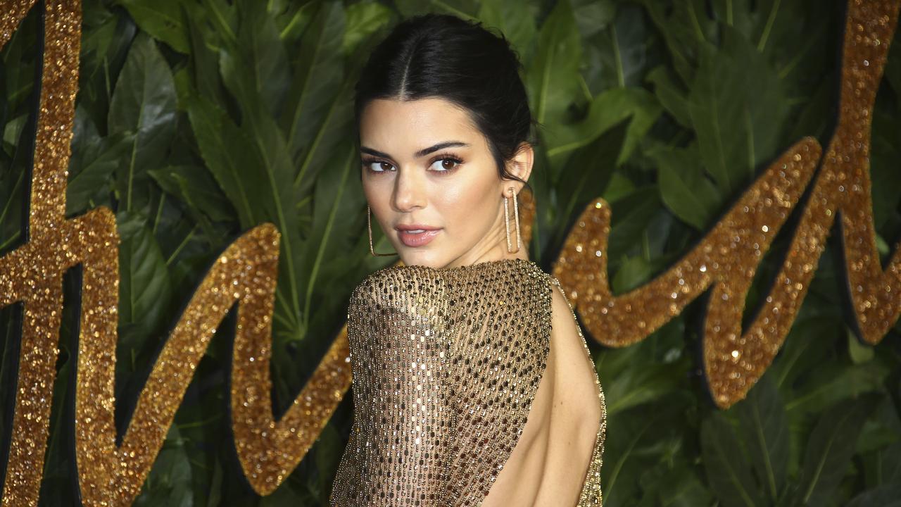 Kendall Jenner: Metallic Dress, Mona Lisa Clutch