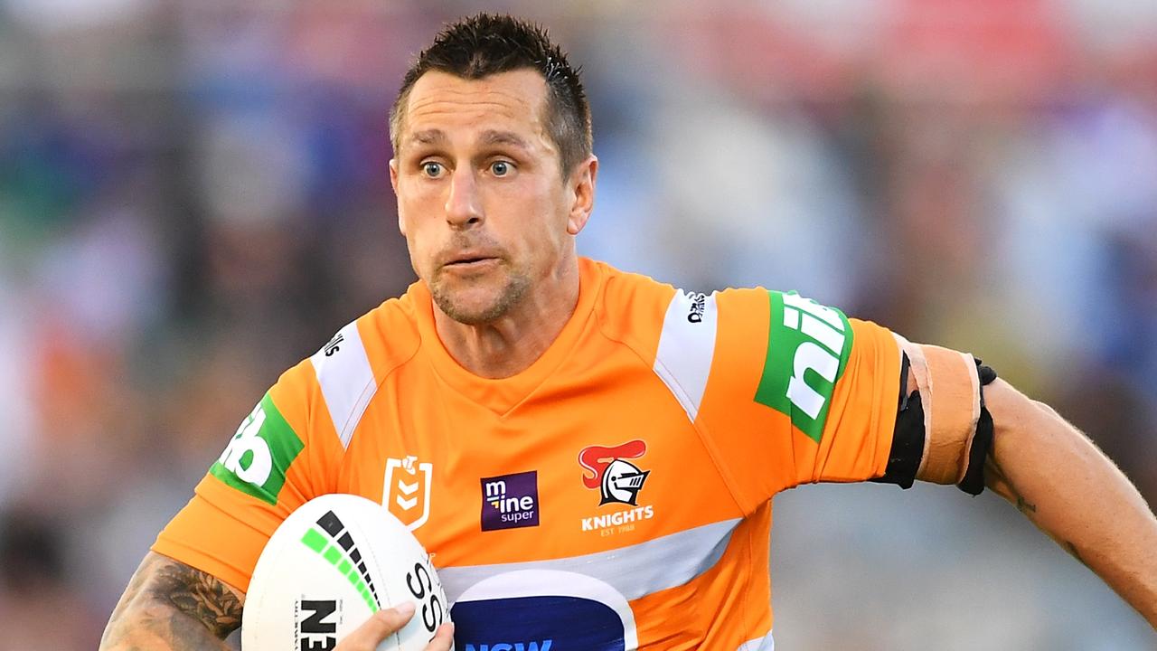 BRISBANE, AUSTRALIA - AUGUST 15: Mitchell Pearce of the Knights runs the ball during the round 22 NRL match between the Cronulla Sharks and the Newcastle Knights at Moreton Daily Stadium, on August 15, 2021, in Brisbane, Australia. (Photo by Albert Perez/Getty Images)