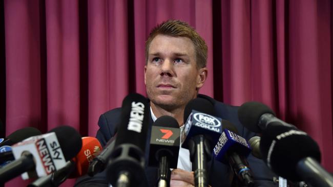 Australian cricketer David Warner listens to a question at a press conference at the Sydney Cricket Ground (SCG) in Sydney on March 31, 2018, after returning from South Africa. Former Australia vice-captain David Warner apologised in tears on March 31 for his role in a ball-tampering scandal and said he would weigh up an appeal against his 12-month ban. / AFP PHOTO / PETER PARKS / — IMAGE RESTRICTED TO EDITORIAL USE – STRICTLY NO COMMERCIAL USE —