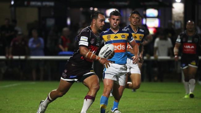 Burleigh Bears player Hayden Schwass runs the ball during a pre-season trial against the Gold Coast Titans at Pizzey Park. February 20, 2021. Photo Jason O'Brien