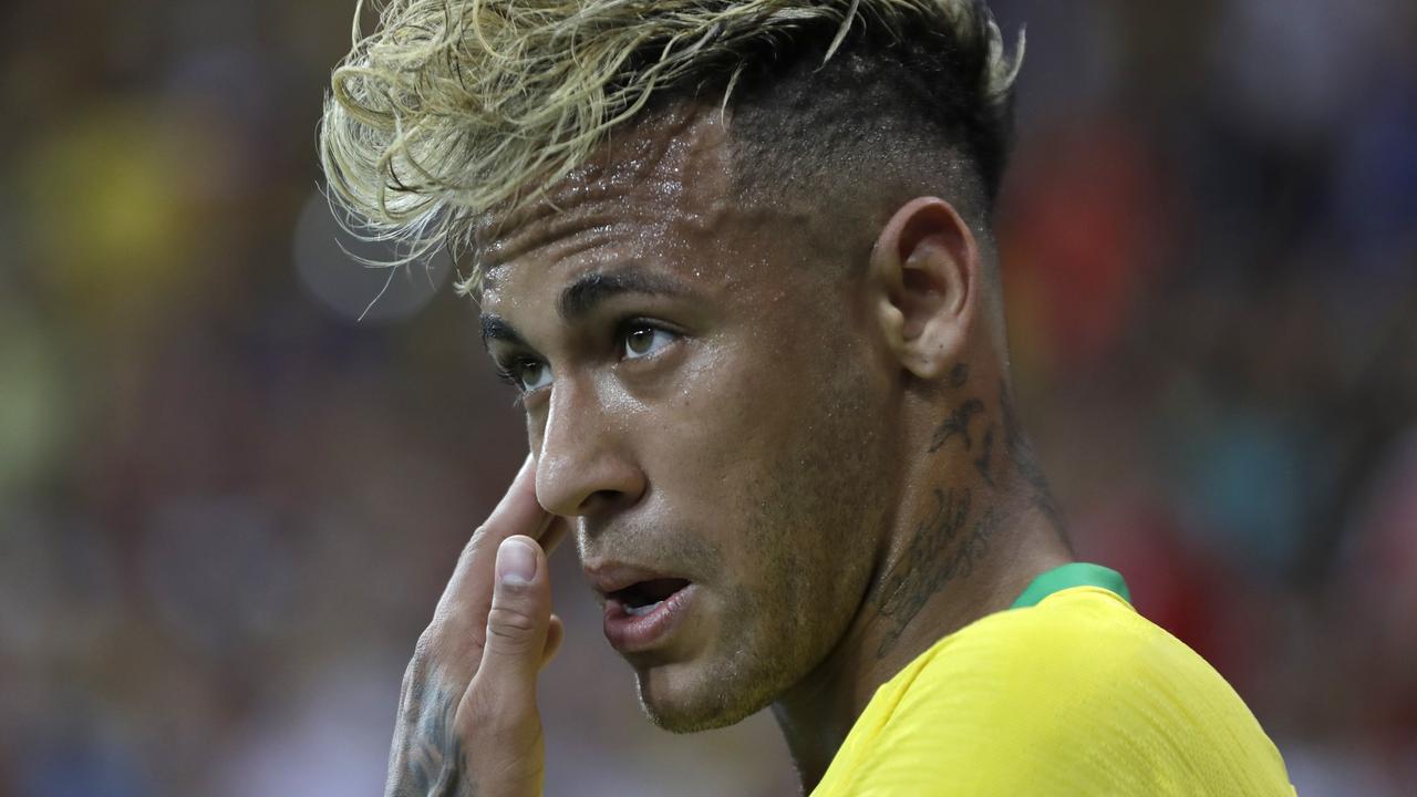 Neymar Jr. Debuts Blue Hair at Paris Fashion Week - wide 4