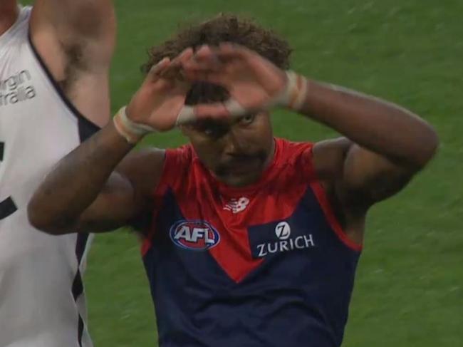 Kysaiah Pickett's classy gesture against Carlton.