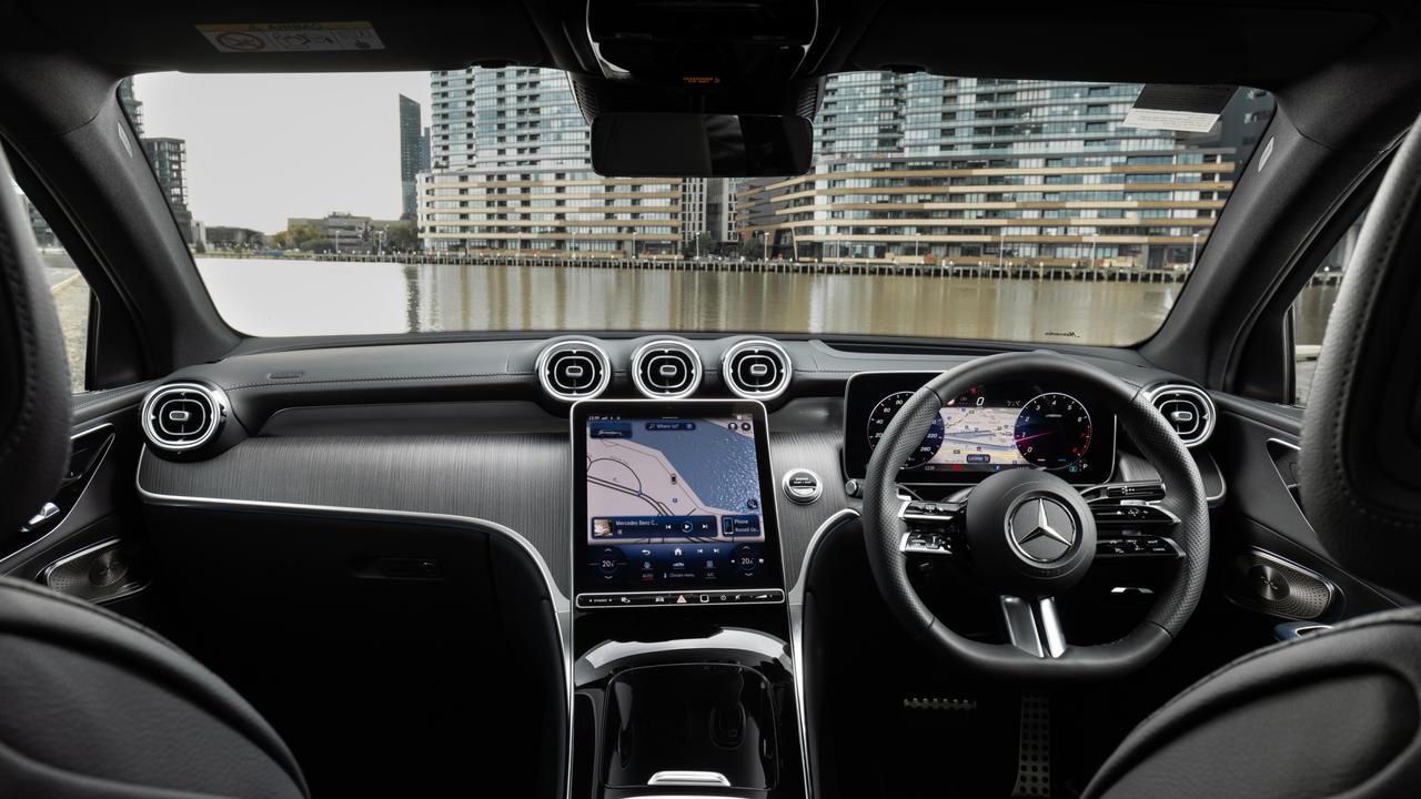 It brings the spectacular cabin from the new C-Class sedan.