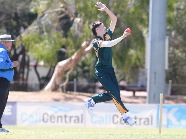 Broadbeach Open Div 1 batting vs. Helensvale at Broadbeach. Lachlan Mulcahy. Picture by Richard Gosling