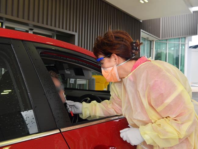 Dr Sandra Peters testing patients at the Caloundra fever clinic. Photo: John McCutcheon