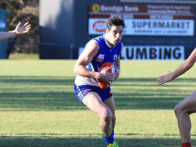 Leigh Osborne works his way through traffic for East Ringwood in the Eastern Football League (EFL). Picture: Field of View Sports Photography