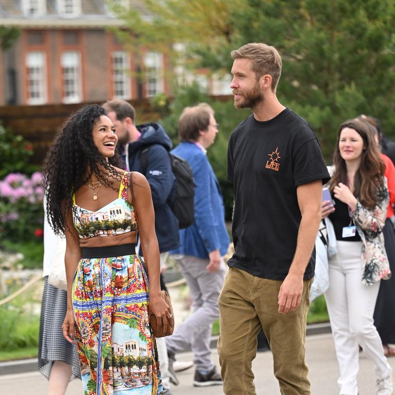 Vick Hope dhe Calvin Harris marrin pjesë në shfaqjen e luleve të Chelsea. Çifti i lumtur tashmë janë fejuar. (Foto nga Karwai Tang/WireImage)