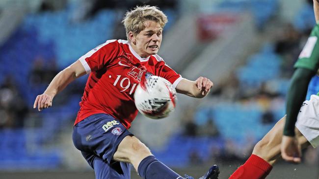 South Hobart's Kasper Hallam shoots. Picture: ZAK SIMMONDS