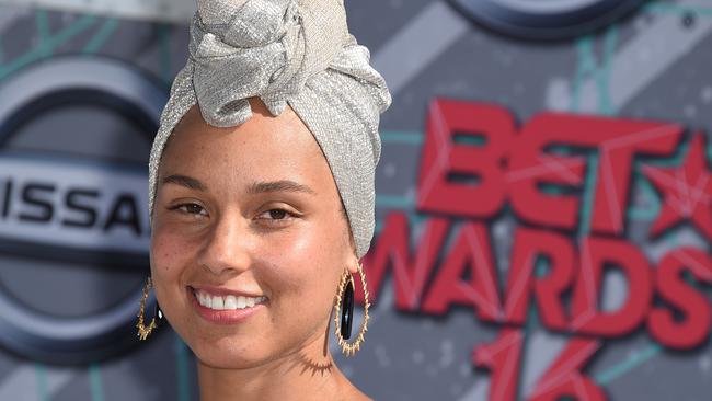 Singer Alicia Keys has made headlines for her red carpet look at the BET Awards.