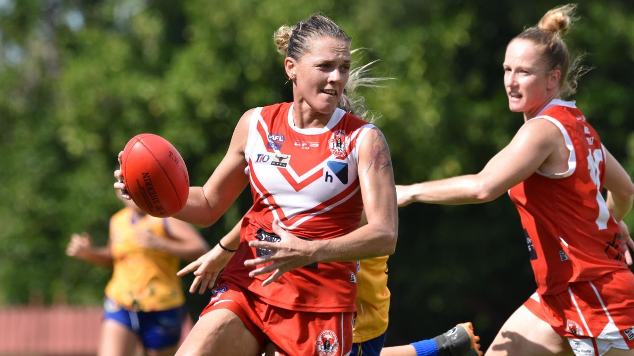 Lisa Roberts looks for a teammate further down the ground. Picture: Tymunna Clements AFLNT