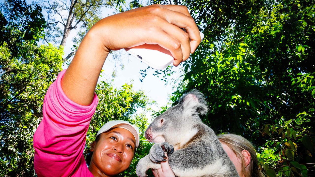 Japan's Naomi Osaka visits Lone Pine Koala Sanctuary ahead of the Brisbane International tennis tournament in Brisbane on December 29, 2023. (Photo by Patrick HAMILTON / AFP) / — IMAGE RESTRICTED TO EDITORIAL USE – STRICTLY NO COMMERCIAL USE —