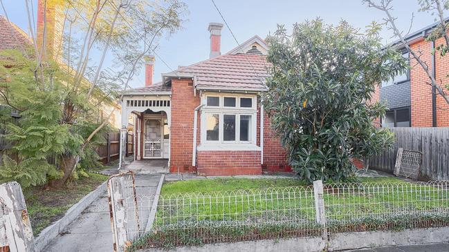 4 Shirley Grove, St Kilda East sold at its auction on Saturday.