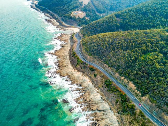 ESCAPE, CHEAT SHEET, GREAT OCEAN ROADPICTURE: ISTOCKCars driving on Great Ocean Road, Victoria, Australia  - aerial view