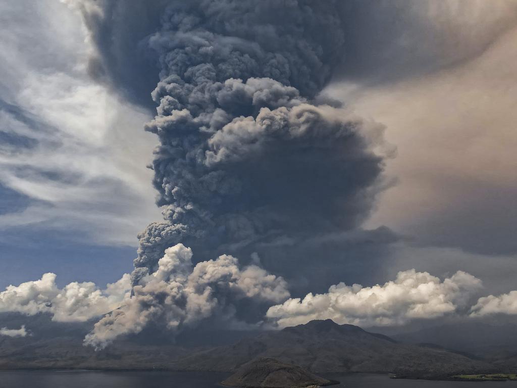 The ongoing volcanic eruption of Mount Lewotobi Laki Laki has impacted flights to and from Australia. Picture: NewsWire Handout,