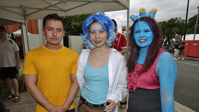 L-R Clintin Hill, Laurina Carrick and Elise Carrick at CapriCon.