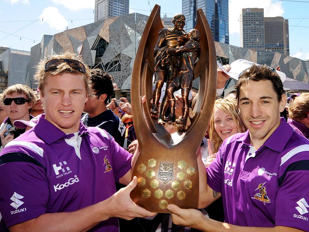 Finch (left) and Billy Slater with the NRL trophy in 2009.