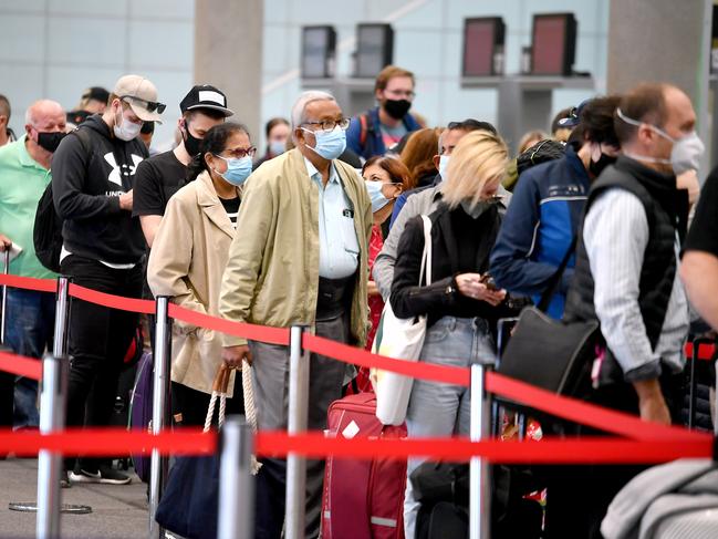 BRISBANE, AUSTRALIA - NewsWire Photos JUNE 10, 2022:  Crowds at the Brisbane domestic airport as people arrive or escape for the long weekendPicture: NCA NewsWire / John Gass