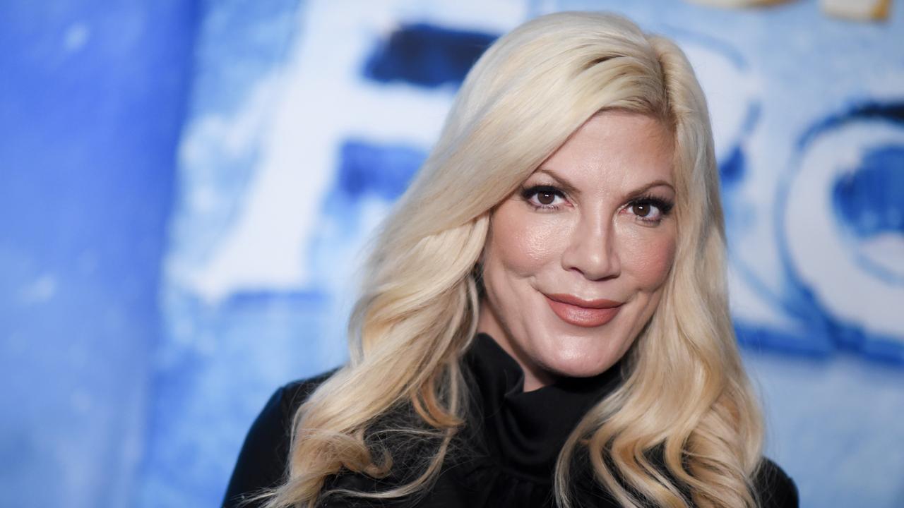 Tori Spelling as fans are used to seeing her.