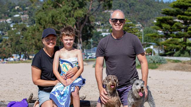 Kate and Kelvin Agg with son Austin and dogs Ruffy and Remy at Kingston dog beach. Picture: Linda Higginson