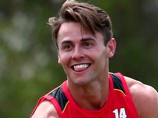 Gold Coast Suns Lachie Weller during the team training session at Carrara Stadium on the Gold Coast, Monday, November 6, 2017. (AAP Image/David Clark) NO ARCHIVING