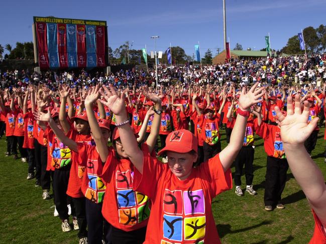 September 4, 2000: Celebrations at Campbelltown during Penrith to Bowral leg of Sydney 2000 Olympic Torch Relay. Picture: Robert McKell.