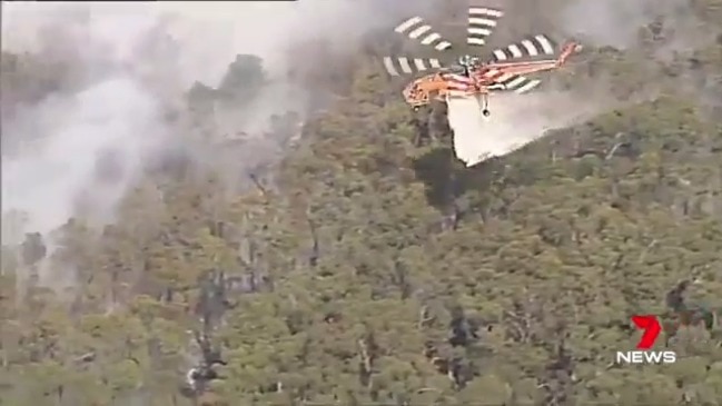 Homes, lives under threat in Buninyong fire (7 News Melbourne)