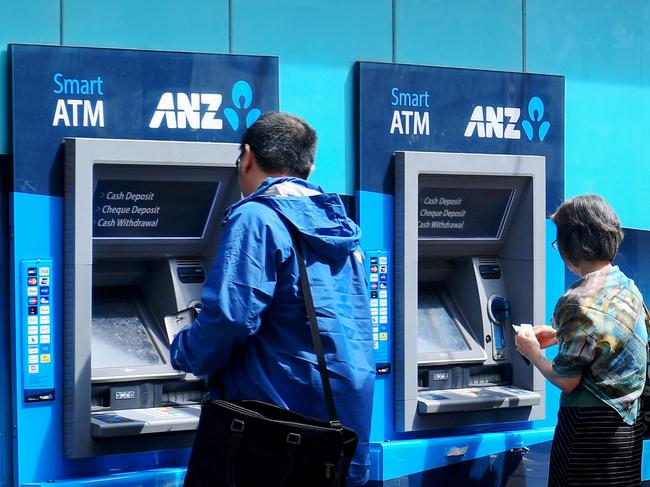 ANZ customers using an ATM in Sydney, Thursday, Oct. 5, 2017. (AAP Image/Brendan Esposito) NO ARCHIVING