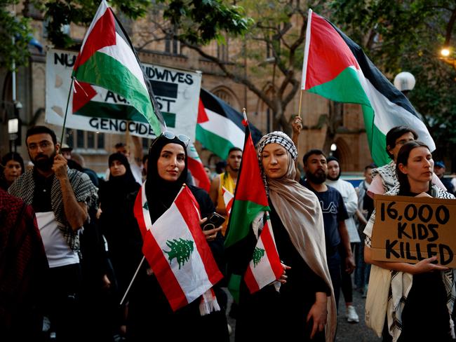 SYDNEY, AUSTRALIA - NewsWire Photos JUNE 4, 2024: People gather for a vigil for lives lost in Gaza at Town Hall on Monday evening. Picture: NewsWire / Nikki Short